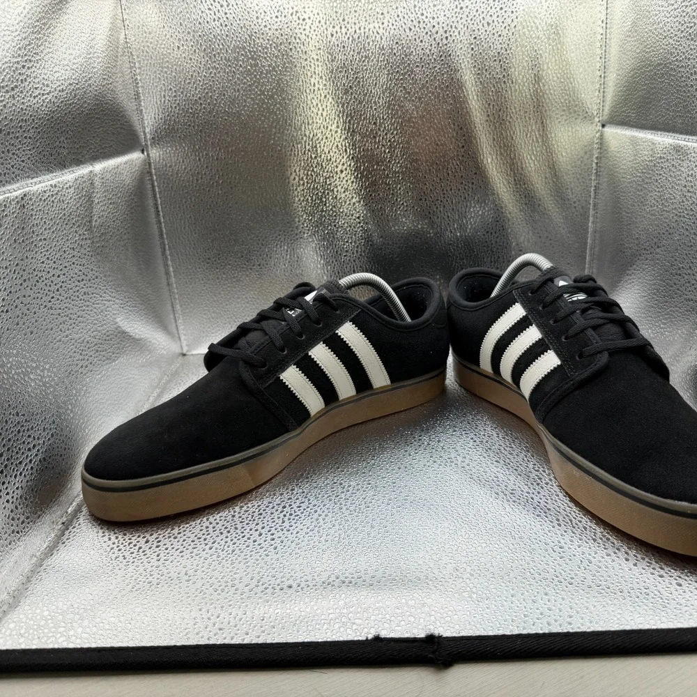 Size 9 Adidas Seeley Black Gum White Mens Lace-Up Athletic Sneakers G65525